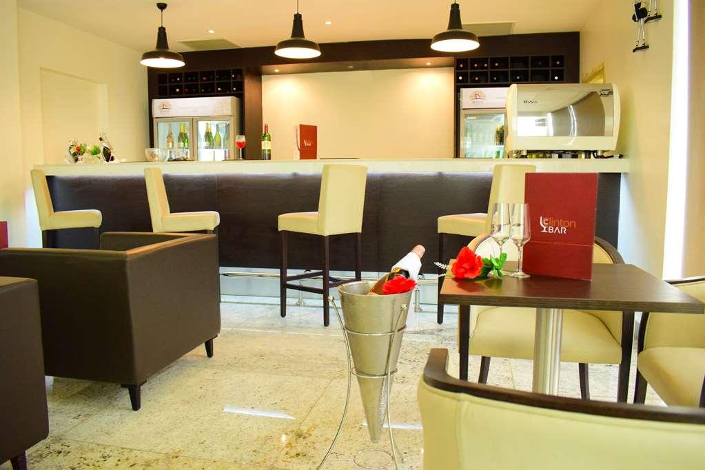 Monty Suites & Golf Uyo Restoran foto