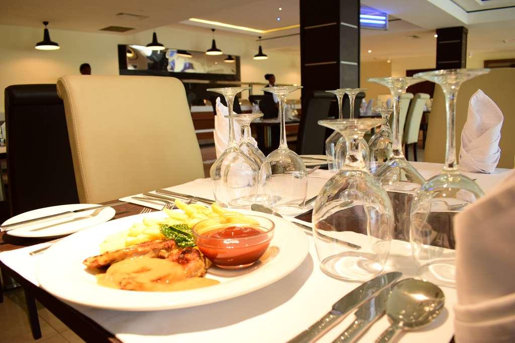 Monty Suites & Golf Uyo Restoran foto