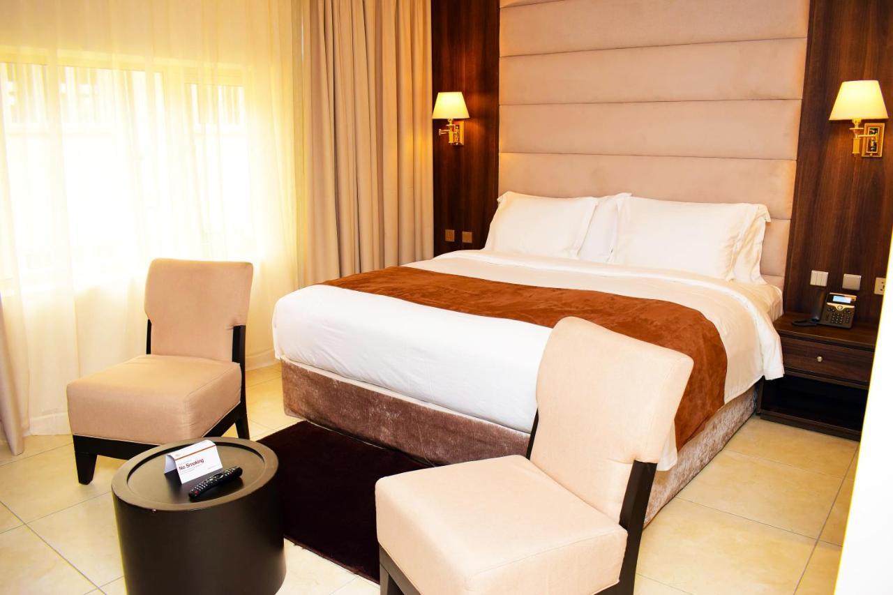Monty Suites & Golf Uyo Bagian luar foto