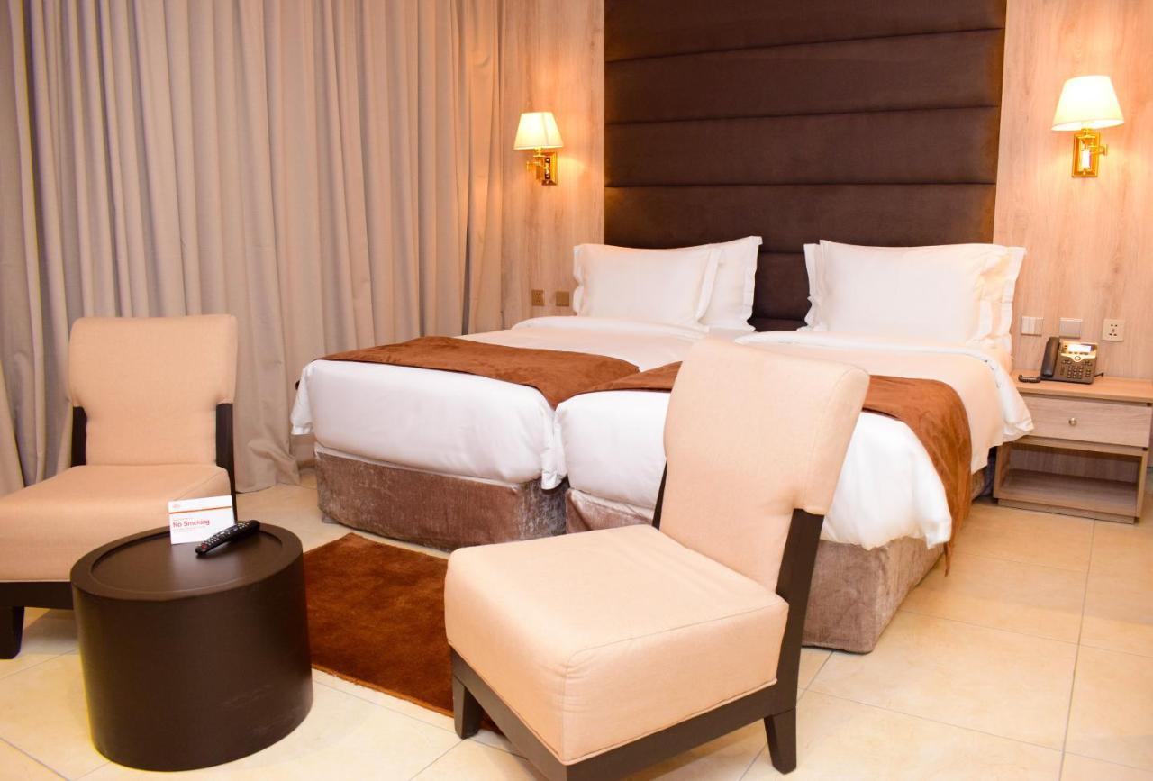 Monty Suites & Golf Uyo Bagian luar foto