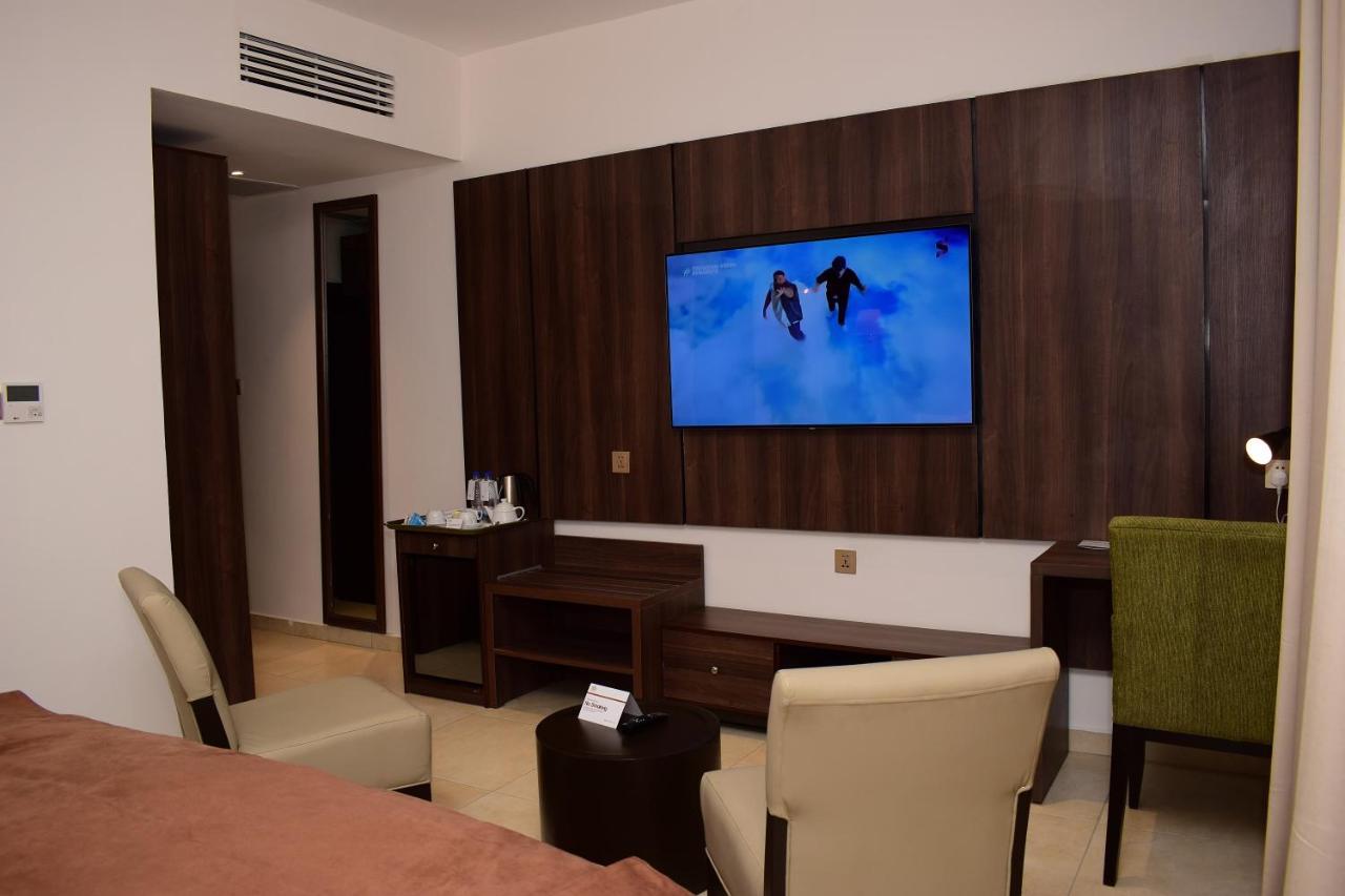 Monty Suites & Golf Uyo Bagian luar foto