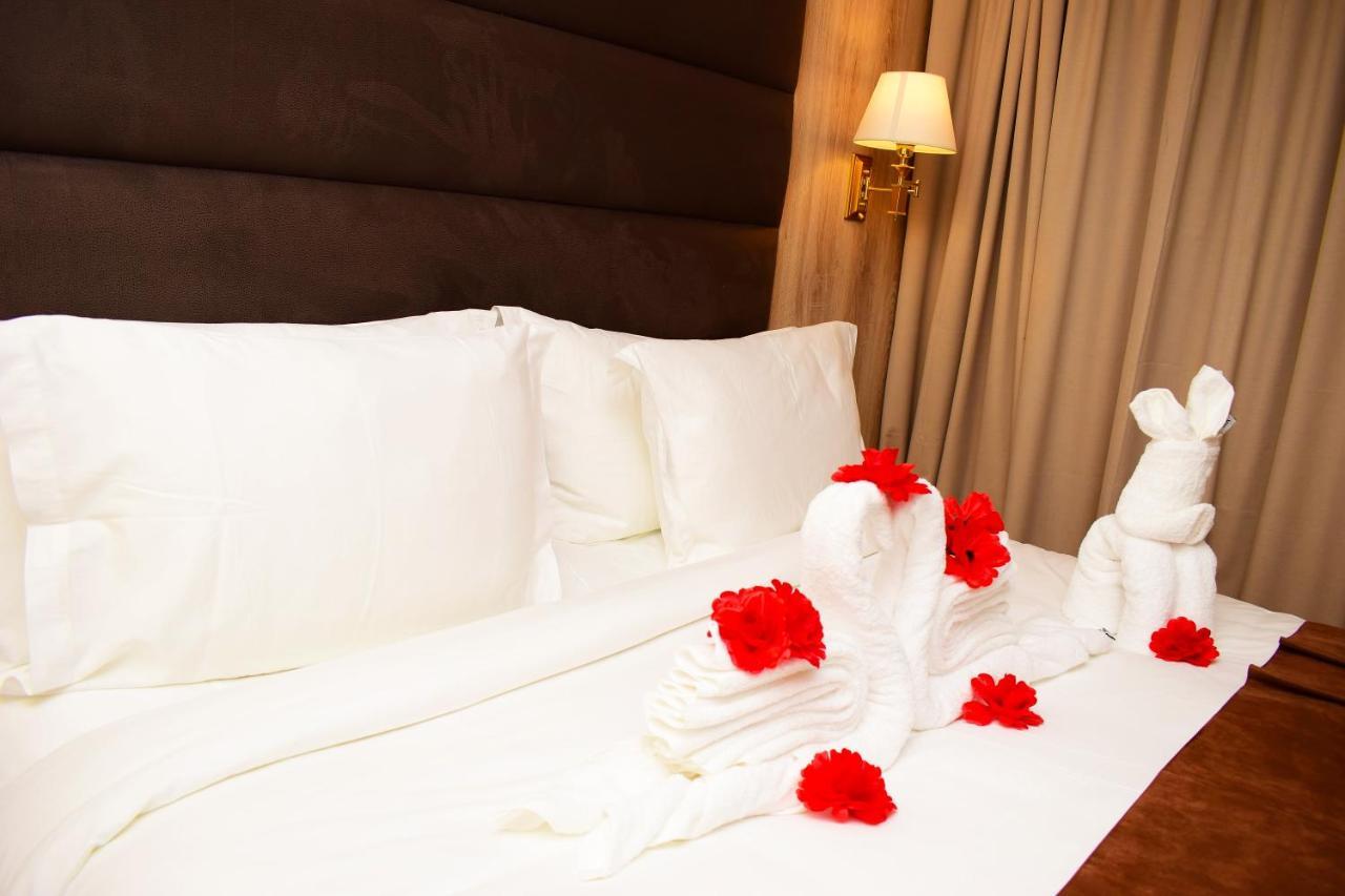 Monty Suites & Golf Uyo Bagian luar foto