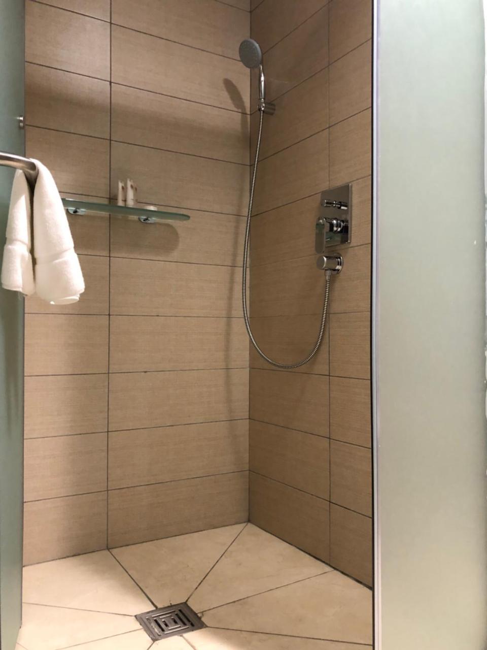 Monty Suites & Golf Uyo Bagian luar foto
