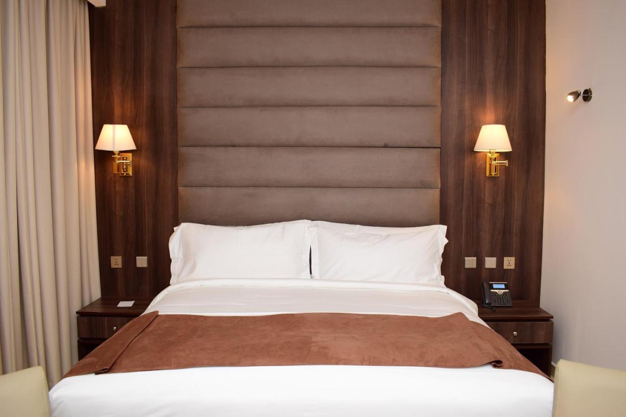 Monty Suites & Golf Uyo Bagian luar foto
