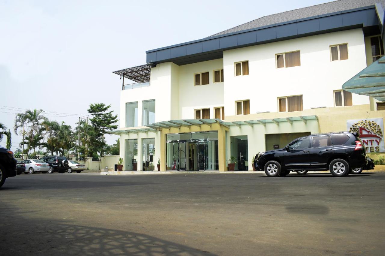 Monty Suites & Golf Uyo Bagian luar foto